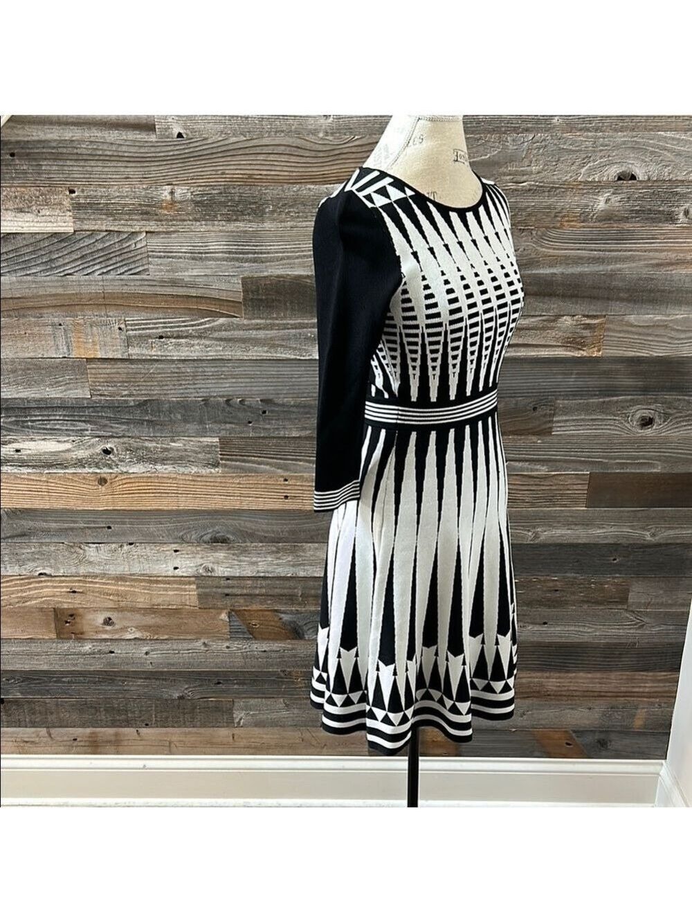 Vince Camuto Black and White Geometric Sweater Dress Size XS - Picture 2 of 8